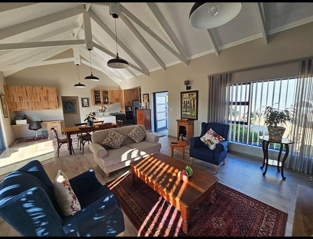 2 BEDROOM HOUSE FOR SALE IN OUTENIQUASBOSCH